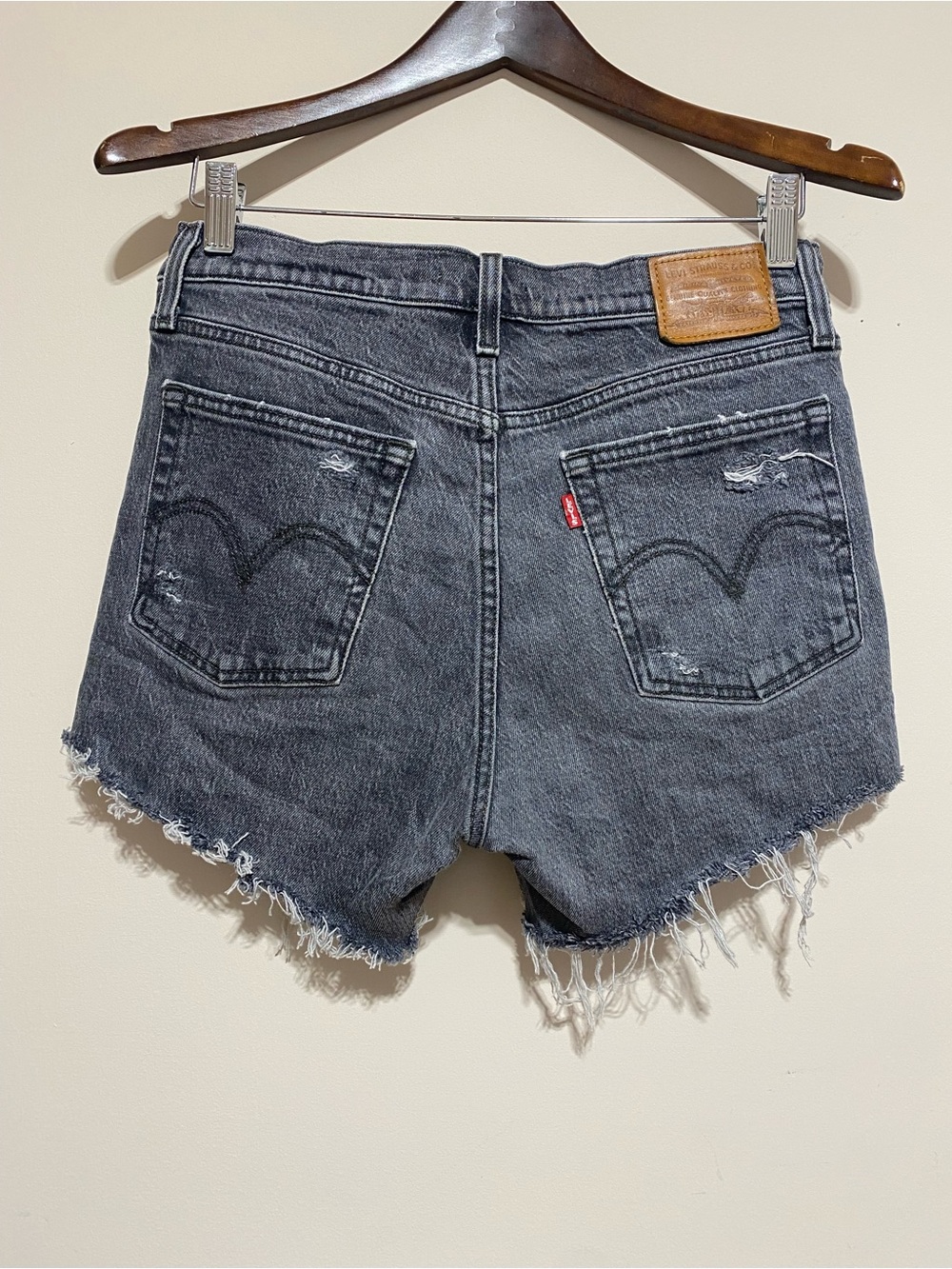Levi’s Wedgie Denim Jean Shorts Black Big E Premium Button Fly Frayed Size 27 - Picture 4 of 10